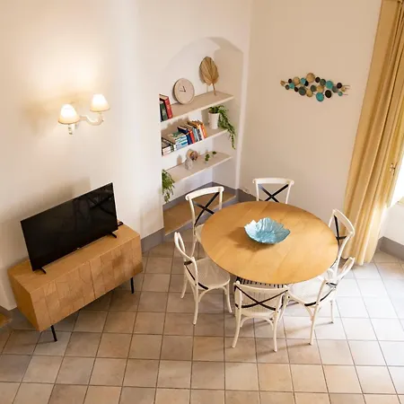 Hotel apartamentowy Chicca's